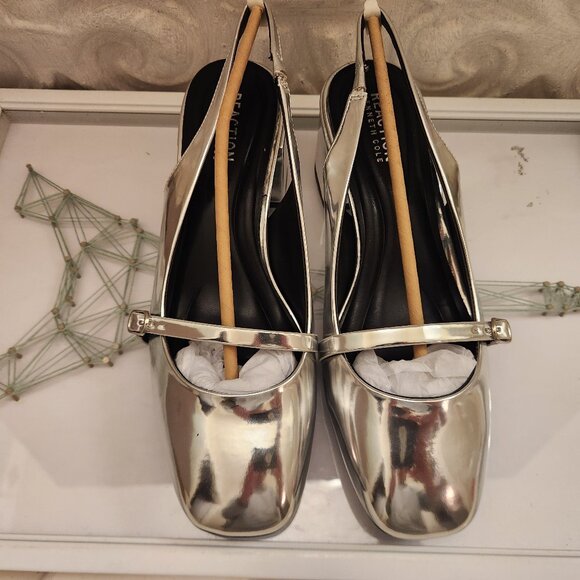 Kenneth Cole Reaction "Lindy" Silver Mary Janes. NIB. Size 9 - Picture 6 of 12